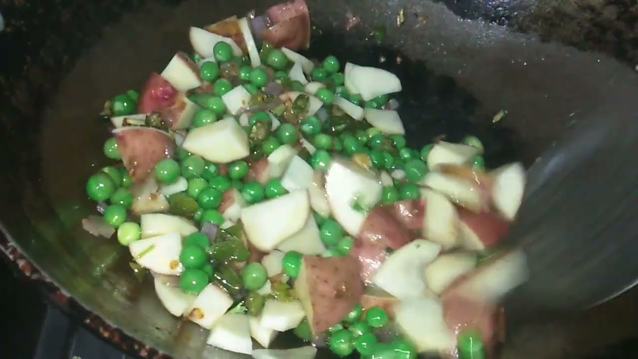 मां के हाथों की सब्जी एक बार जरूर ट्राई करें बहुत ही स्वादिष्ट बनी है आसान रेसिपी से #raginikirasoi 