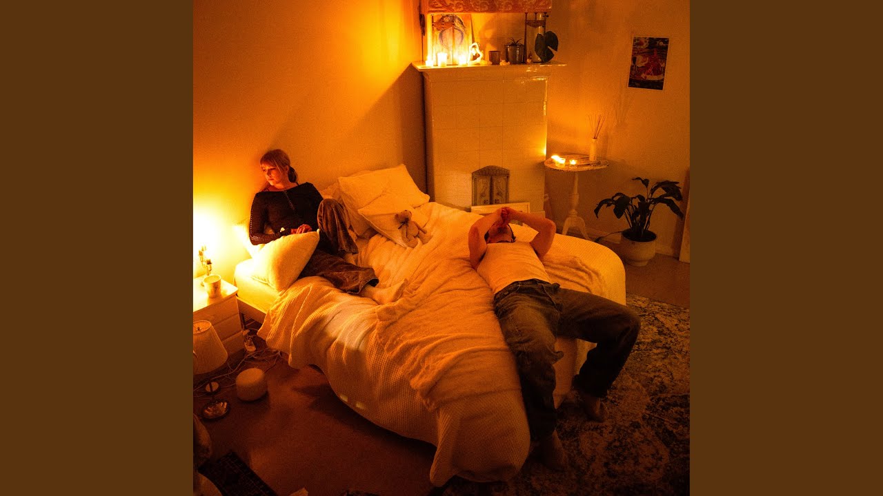 Huone (feat. Ellis)