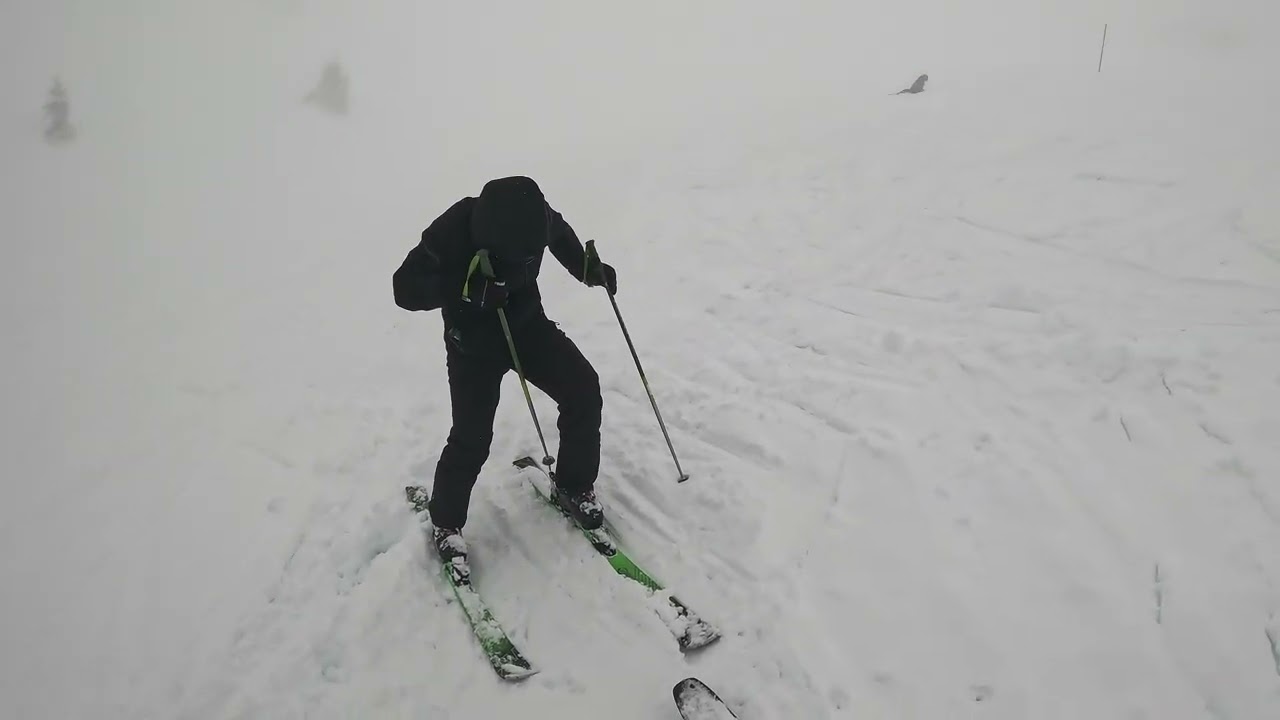 Sisli havada Bosna Hersek Jahorina Kayak Merkezinde yanlışlıkla kapalı piste girdik.