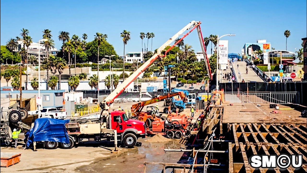𝗛𝗘𝗔𝗩𝗬 𝗘𝗤𝗨𝗜𝗣𝗠𝗘𝗡𝗧 𝗜𝗡 𝗔𝗖𝗧𝗜𝗢𝗡: Crews Advance Temporary Ramp Construction