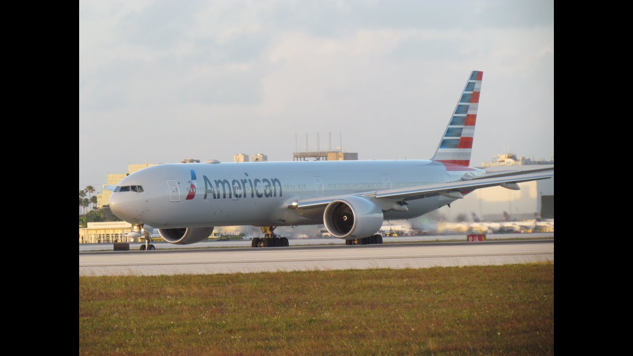 AmericanAirlines 777-300ER takeoff
