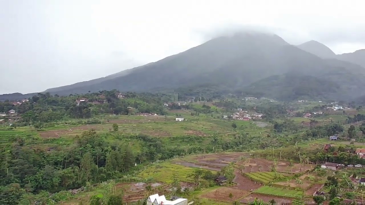 Landscape Gunungbunder 2, Pamijahan, Bogor. Latar belakang Gujung Salak