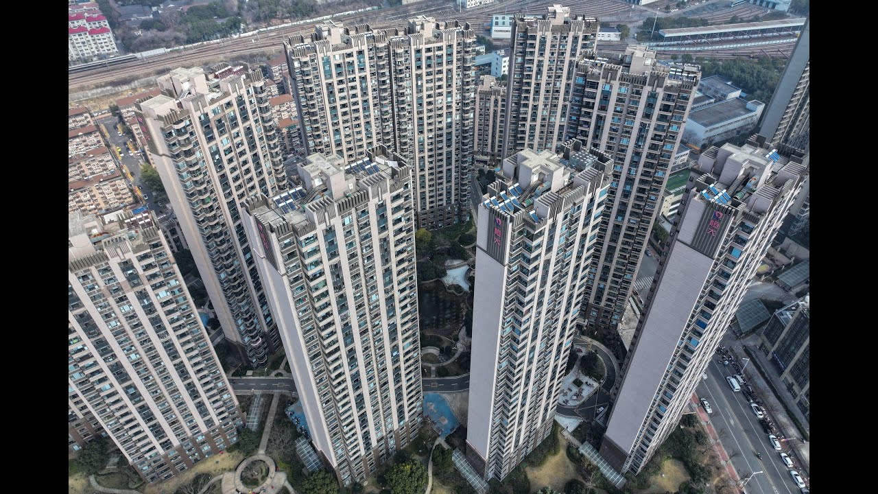 Chinese Banks List Properties Amid Declining Housing Market Crisis