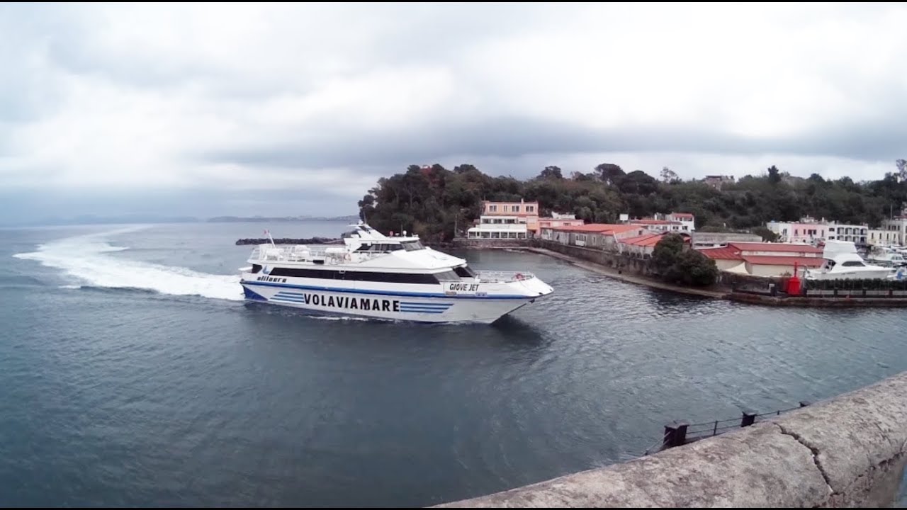 Ischia Porto das Ein und Aus der Insel