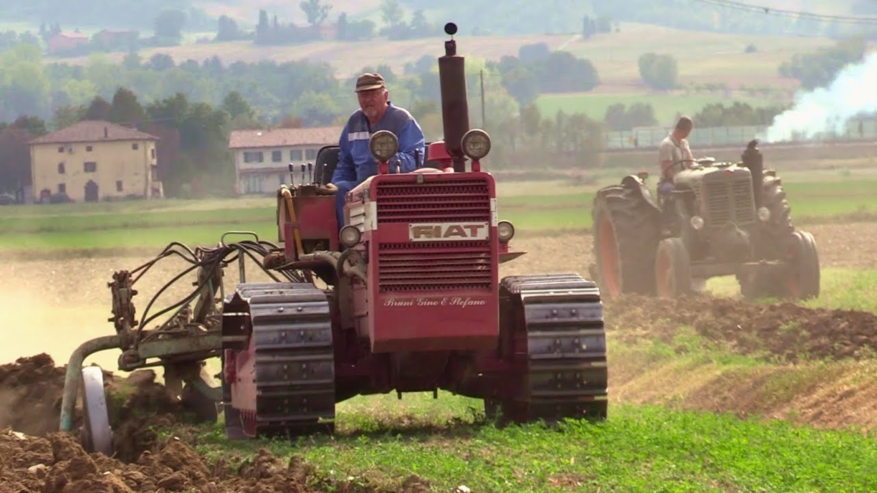 Old tracked & hot bulb tractors plowing - Caterpillar, Fiat Allis, Orsi, Landini in aratura