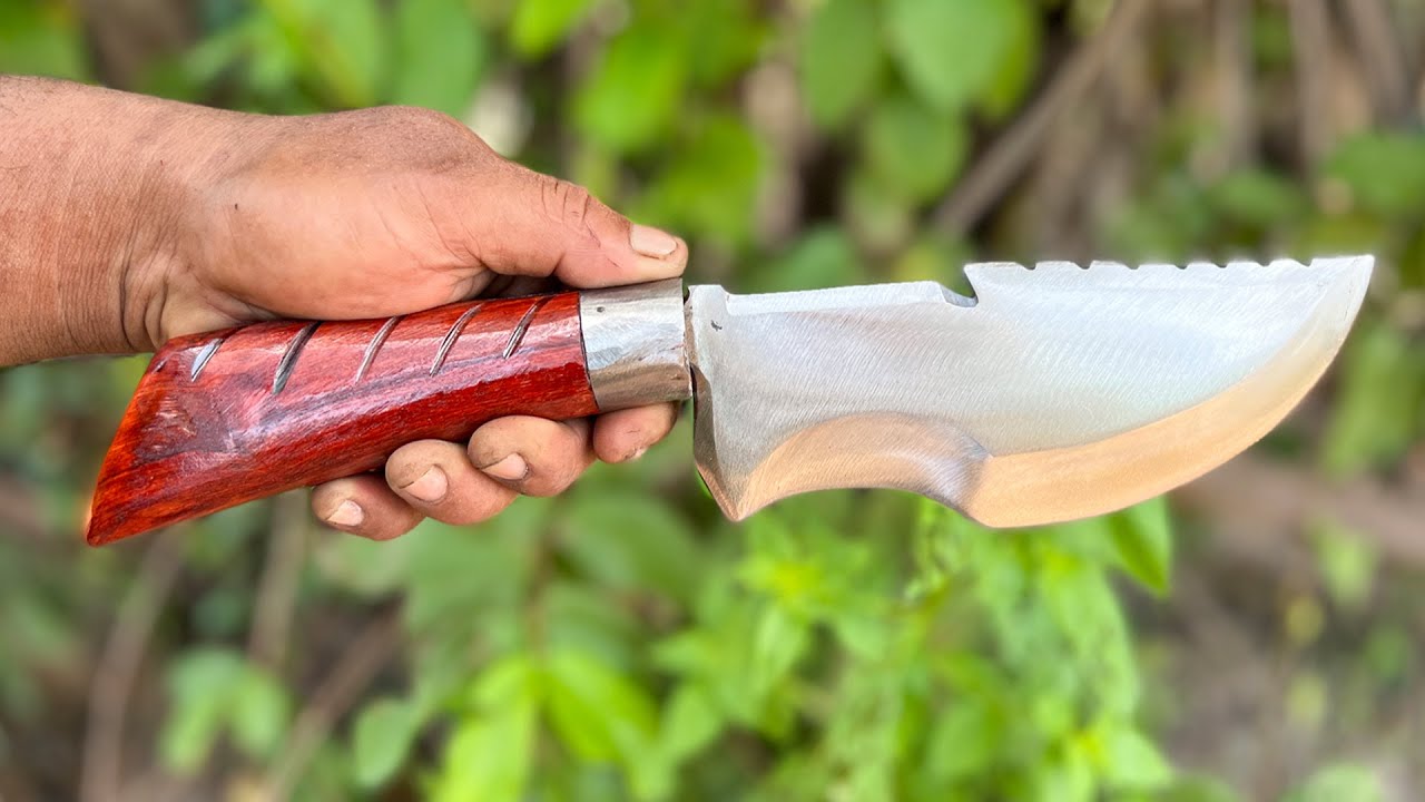 IT IS A VERY BEAUTIFUL CAMPING KNIFE\Blacksmith SPR.