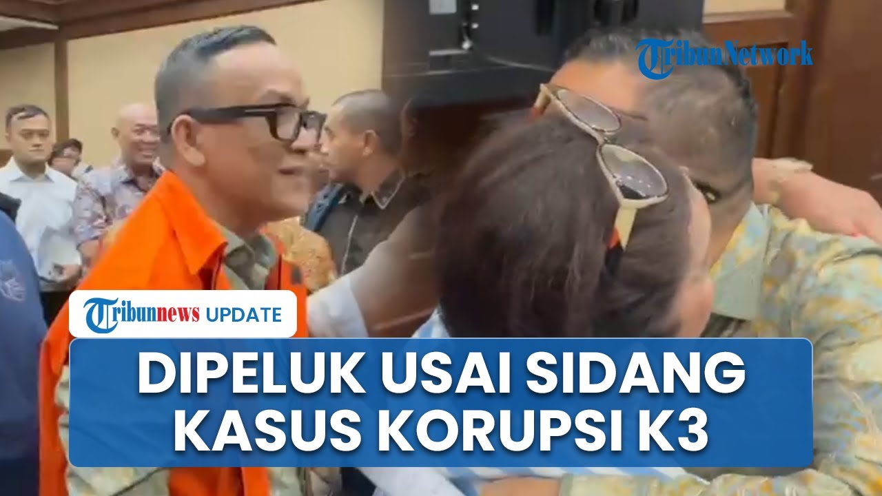 Momen Eks Wamenaker Immanuel &lsquo;Noel&rsquo; Ebenezer Dapat Pelukan dari beberapa Kerabat Usai Sidang Perdana