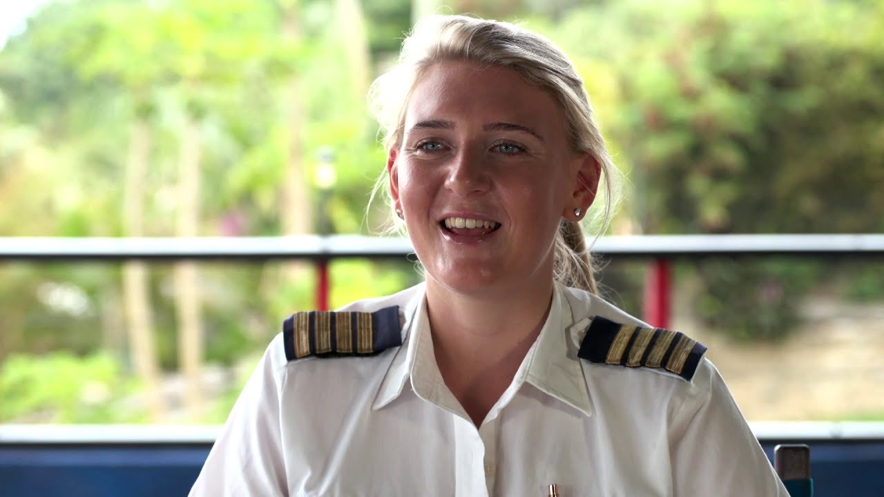 Olivia Magoffin: Australian pilot delivering medical supplies, Pacific humanitarian corridor