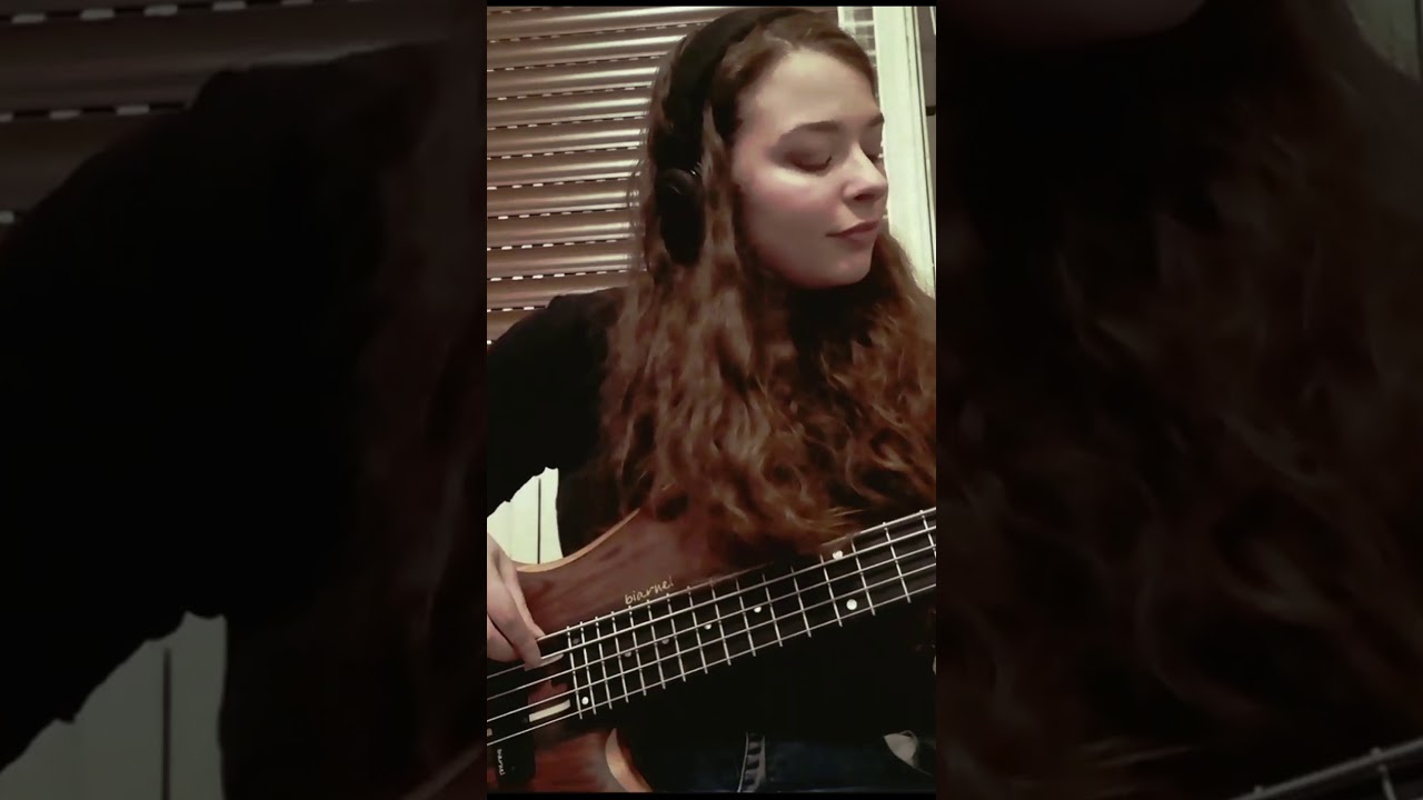 Biarnel Scorcio - Bass Cover: White Stripes, Eurythmics - Vertical #Shorts