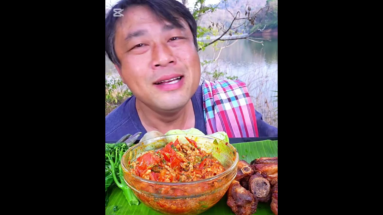 Eat delicious fried pork ribs