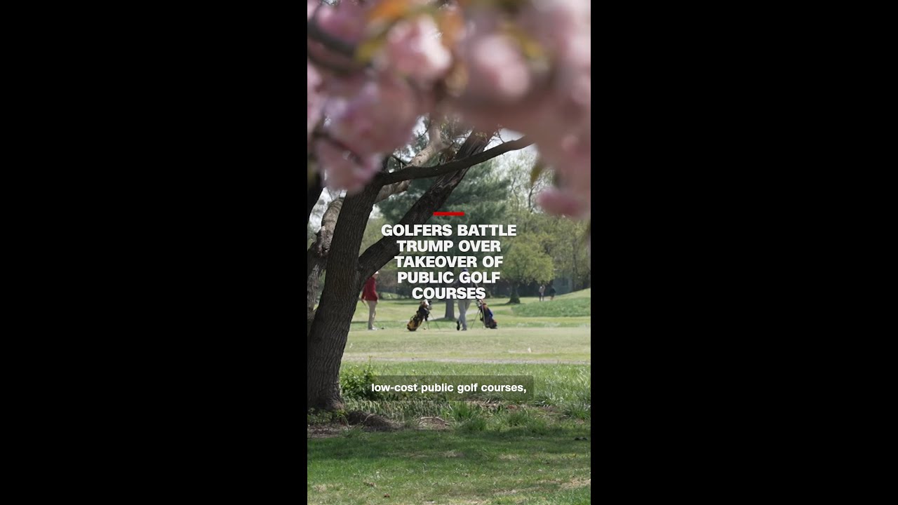 Гольфисты спорят с Трампом по поводу передачи общественных полей для гольфа под его управление.