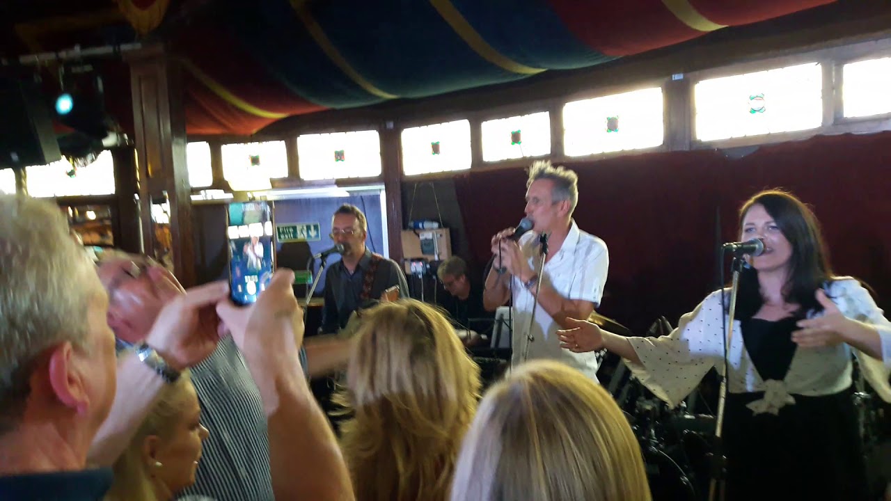 Hipsway, the Honey thief live at North Berwick on 04/08/2018