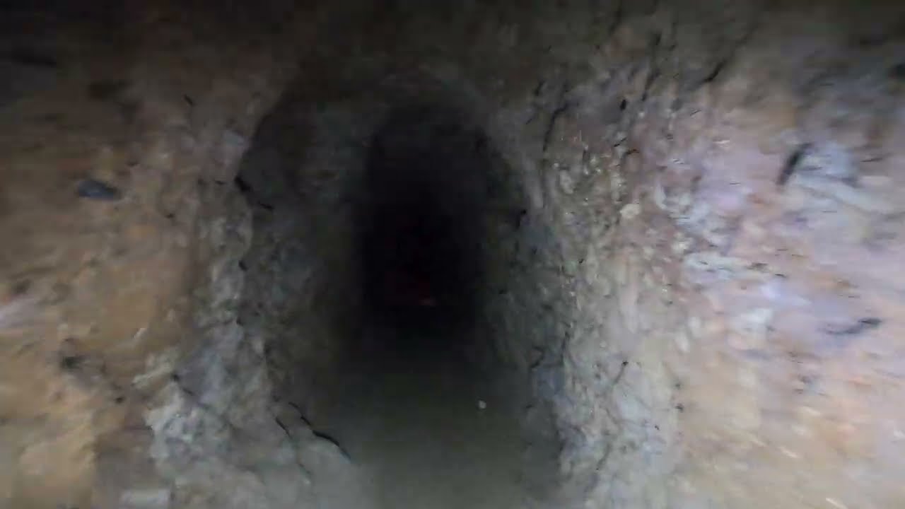 Ingresé a una mina de obsidiana en Sierra de las Navajas, Epazoyucan, Hidalgo, México.