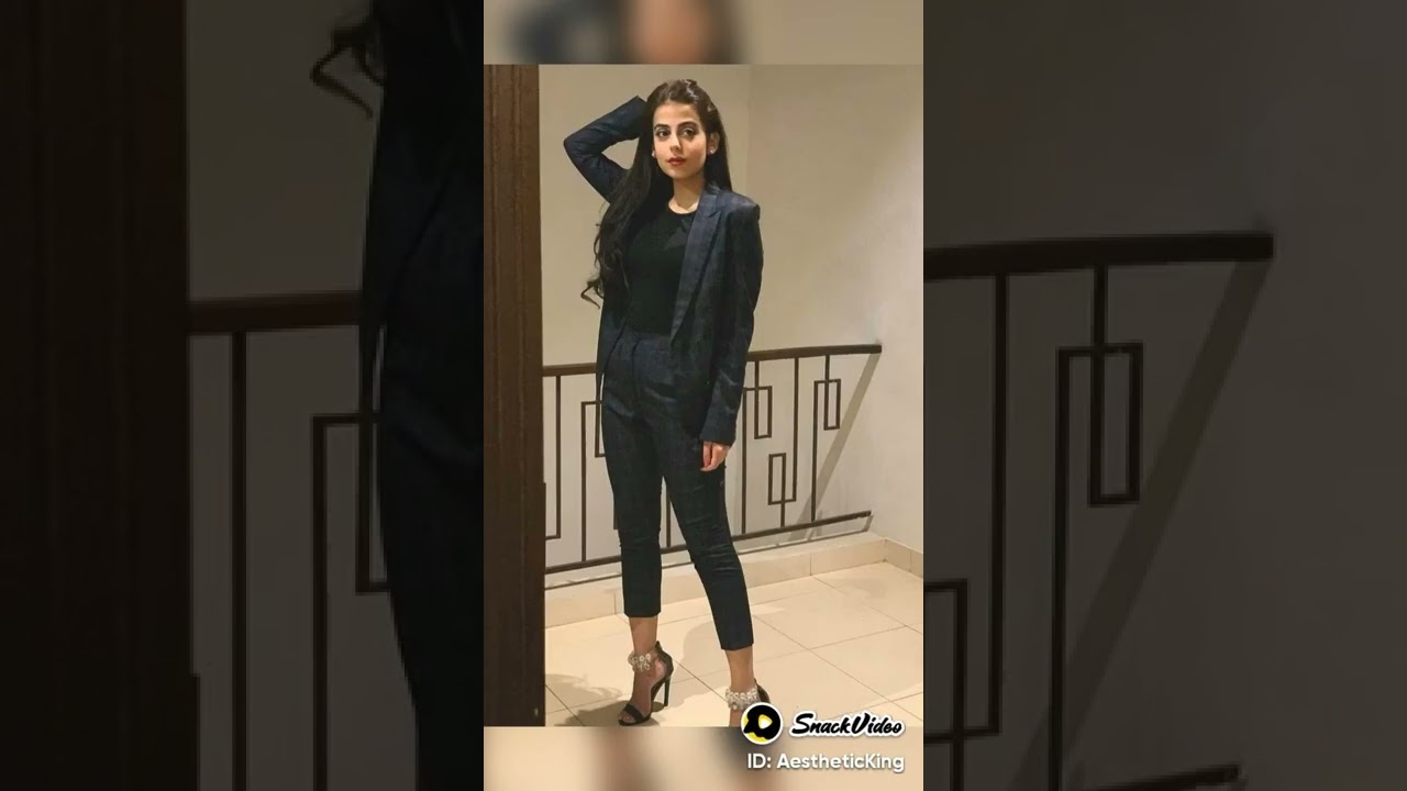 Pakistani acteress in pant coat#who is looking beautiful in pant coat