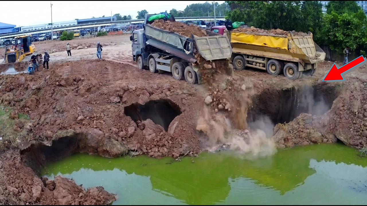 WOW!!! Watch 25.5 Ton Dump Trucks Full Operation Uploading Soil & DH17C2 SHANTUI Dozer Pushing Skill