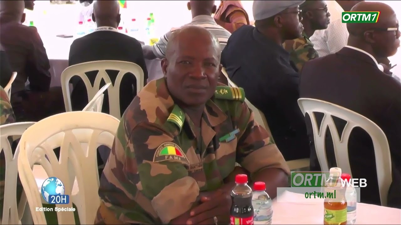 Sikasso | Col. Assimi GOITA a partagé un repas de corps avec les forces armées de défense, sécurité