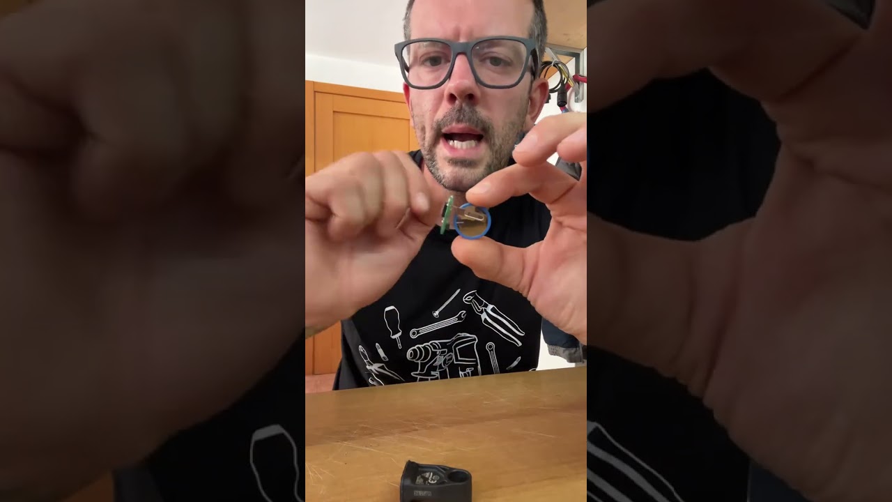 Sostituzione batteria sensore pressione pneumatici BMW R 1200 GS LC 2018