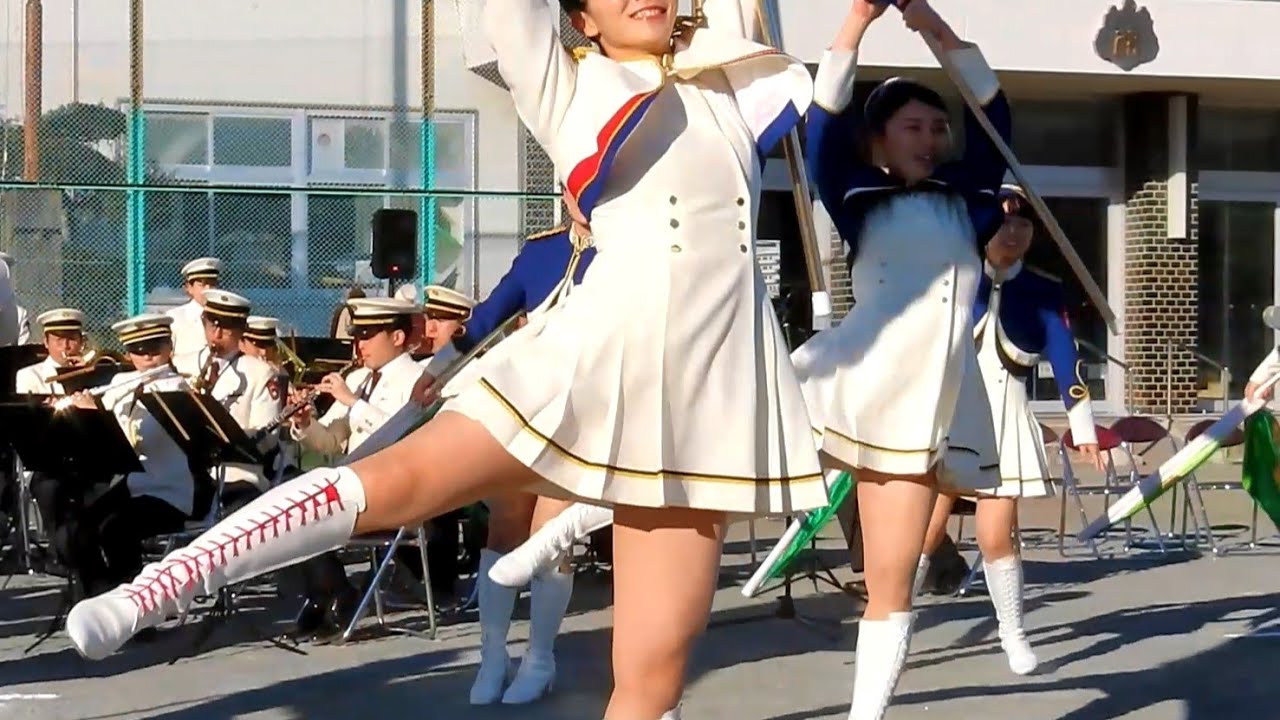 神奈川県警察音楽隊カラーガードの皆さんのカッコイイ演舞②
