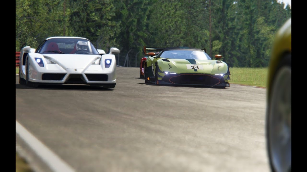 Aston Martin Vulcan AMR Pro '18 vs Supercar at Norschleife