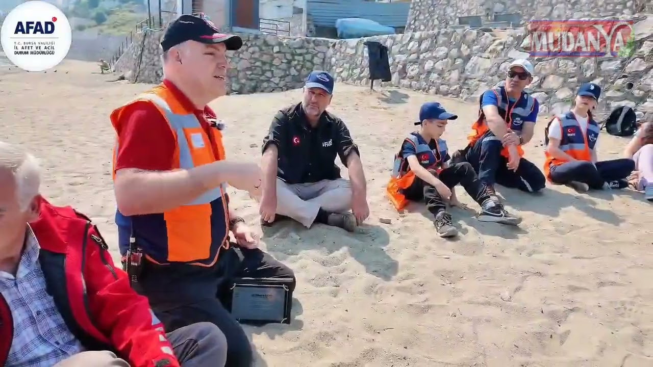 AFAD Bursa'dan Güzelyalı'da kıyı ve su temizliği