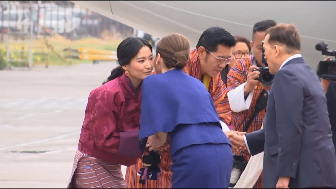 ในหลวง-พระราชินี ทอดพระเนตรป้อมดุงการ์ และเสด็จกลับประเทศไทย ข่าวในพระราชสำนัก วันที่ ๒๙ เมษายน ๒๕๖๘