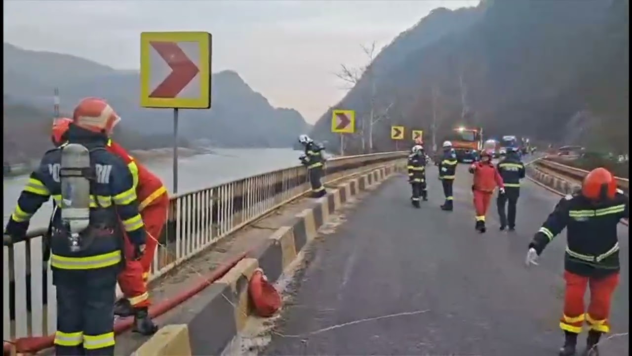 ALERTĂ PE DN7: Intervenția se amplifică la Călimănești. Trafic blocat, scurgerile de gaz continuă