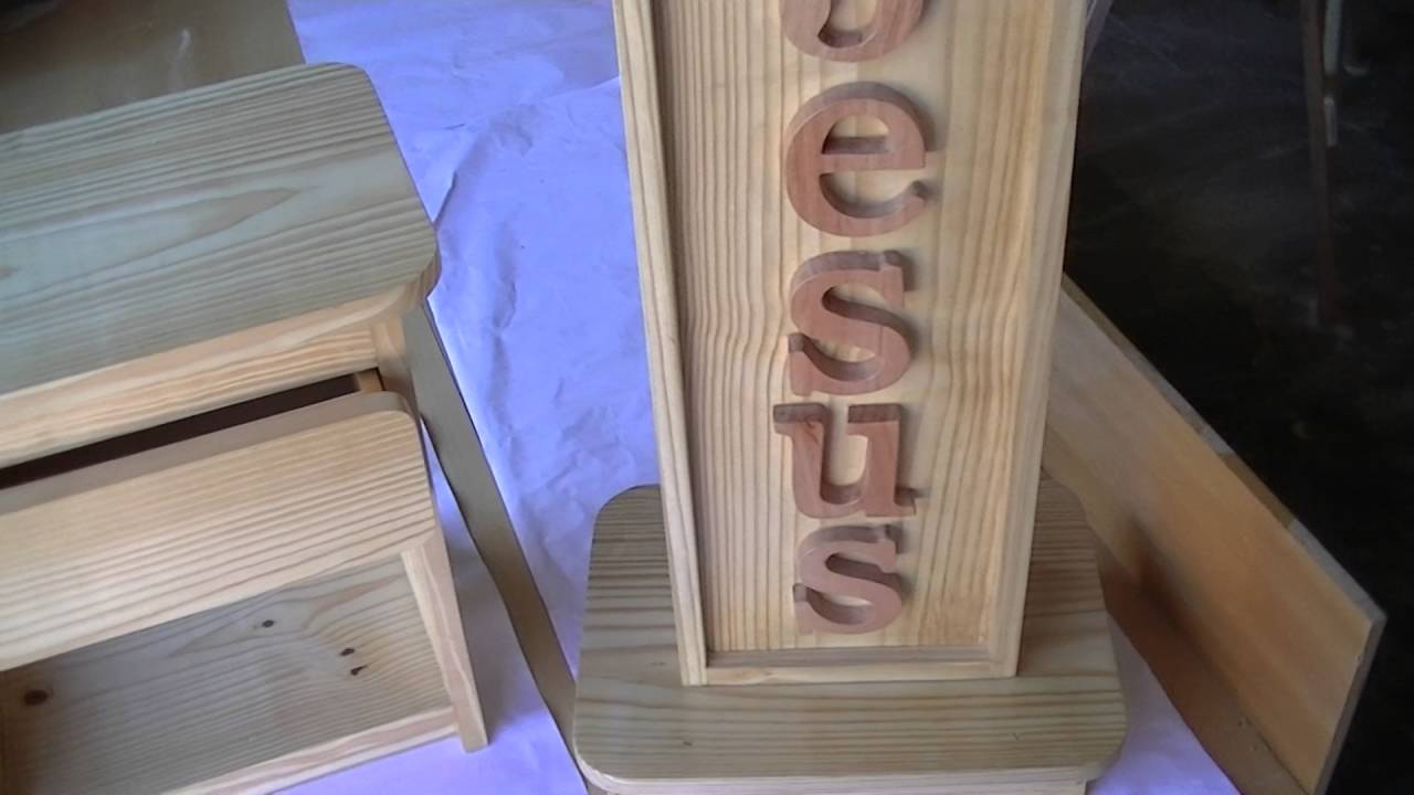 Púlpitos para igreja com o nome Jesus em madeira maciça 2 criado mudo