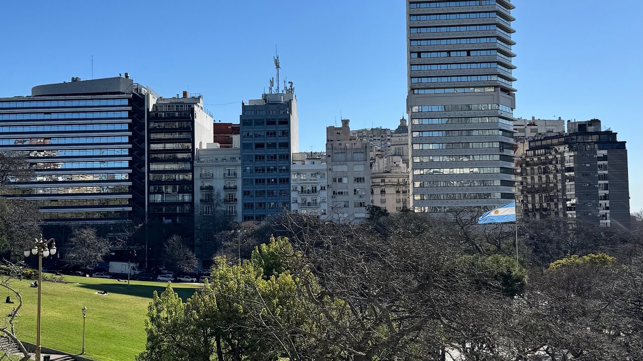 Venta departamento 3 ambientes + Dep Luminoso Techos altos Art Decó Vistas a Plaza San Martín Retiro