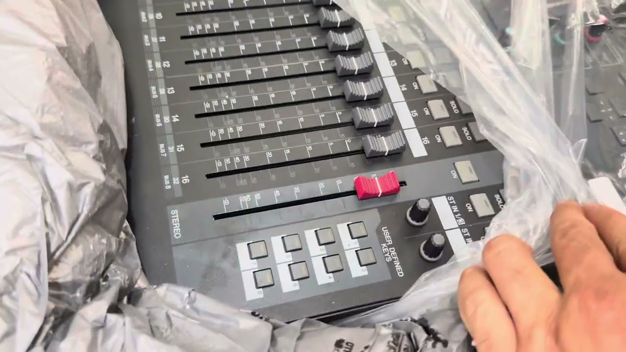 Yamaha 01v96i - Giá trong video