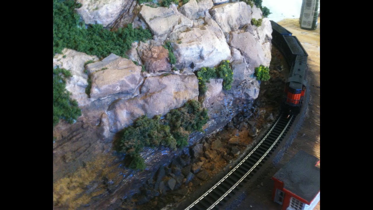 Model Railroad Scenery: Making Realistic Rock Scenery Using The Right Colors!