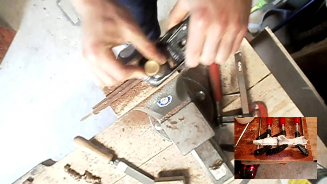 Fabrication d'un tranchet à double biseau.