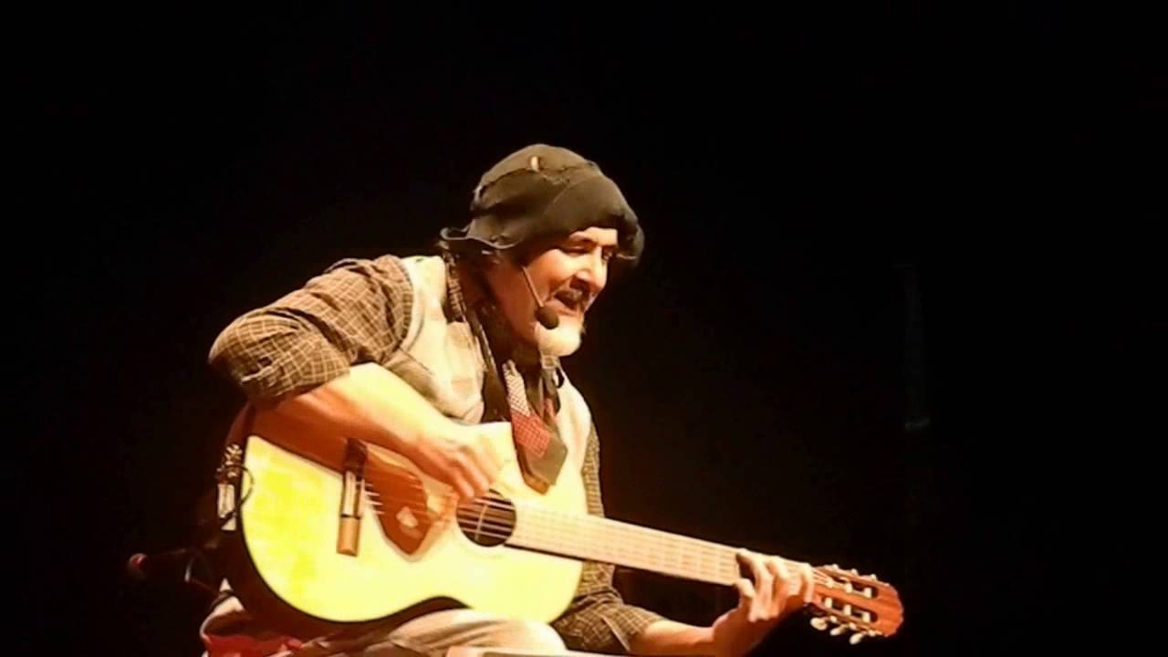 YONY ME ASOMO - EL GAUCHO BATARAZ SALA ZITARROSA MONTEVIDEO URUGUAY - 2014 - HUMOR MONDIAL