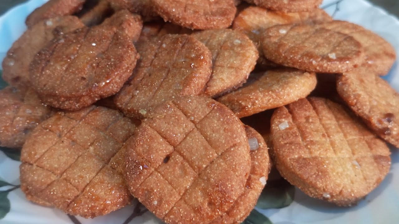 মাত্র দু বাটি  আটা দিয়ে বাড়িতে বিস্কুট বানিয়ে নিন ।