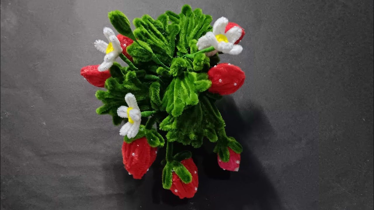DIY || HOW TO MAKE STRAWBERRY PLANT USING PIPE CLEANER 