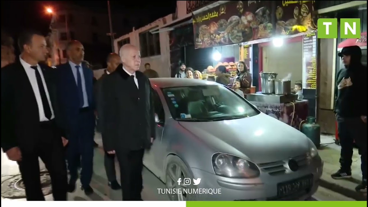 رئيس الجمهورية قيس سعيّد في جولة على الأقدام بالعاصمة