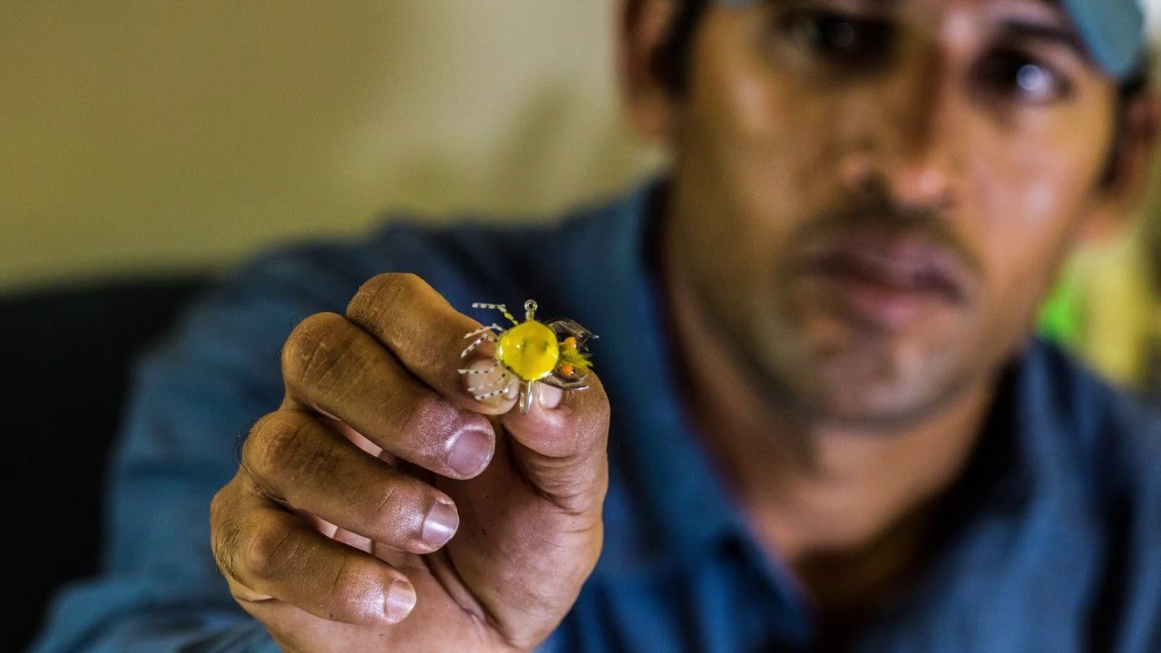 How to tie the MoFo Crab tied by Alphonse Fishing Co Guide Yousuf Shaikh