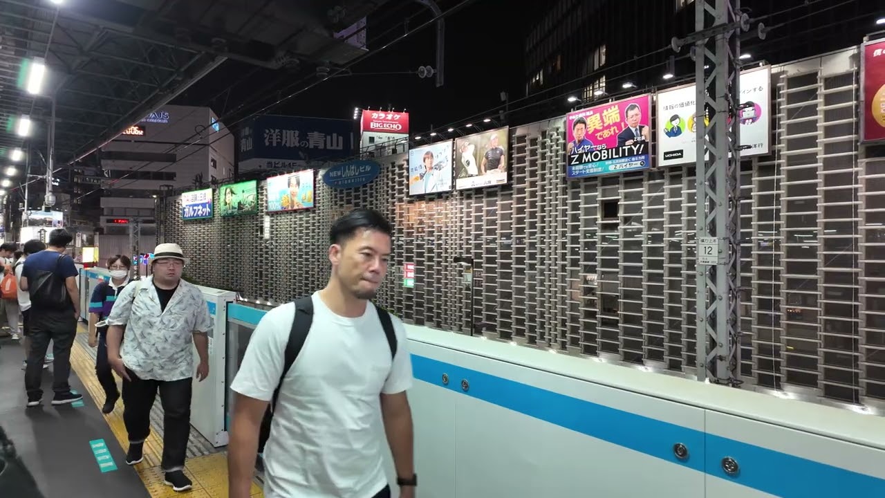 JR Keihin&ndash;Tōhoku Line E233 Series Arrving and Departing at Shinbashi