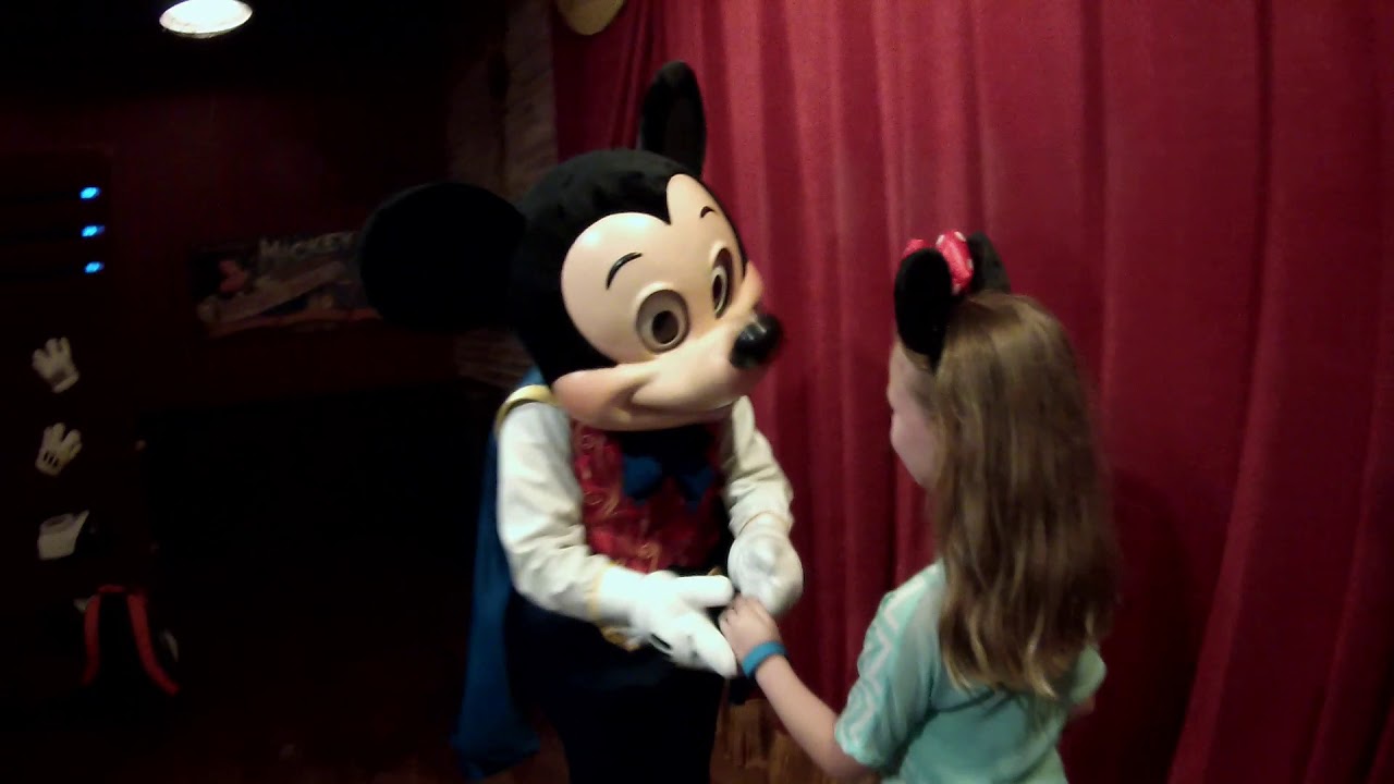 Mickey Mouse Magic Trick Meet and Greet -Town Hall -Magic Kingdom