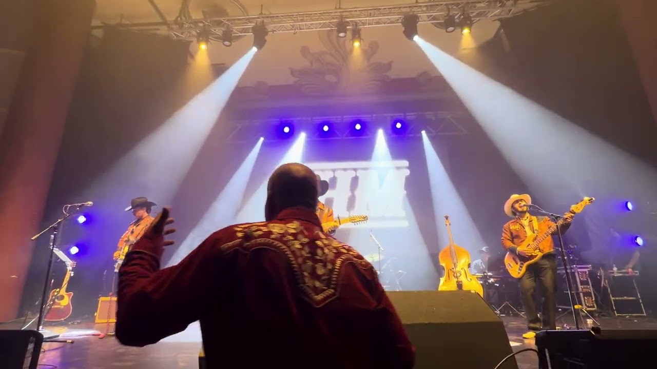 Когда настоящая кантри-музыка берет верх 🎸 | Los Hermanos Mendoza Live | DCMFVerses