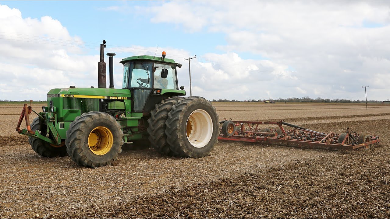Classic 1991 John Deere 4955 working with a huge 10m Väderstad NZ spring tine cultivator