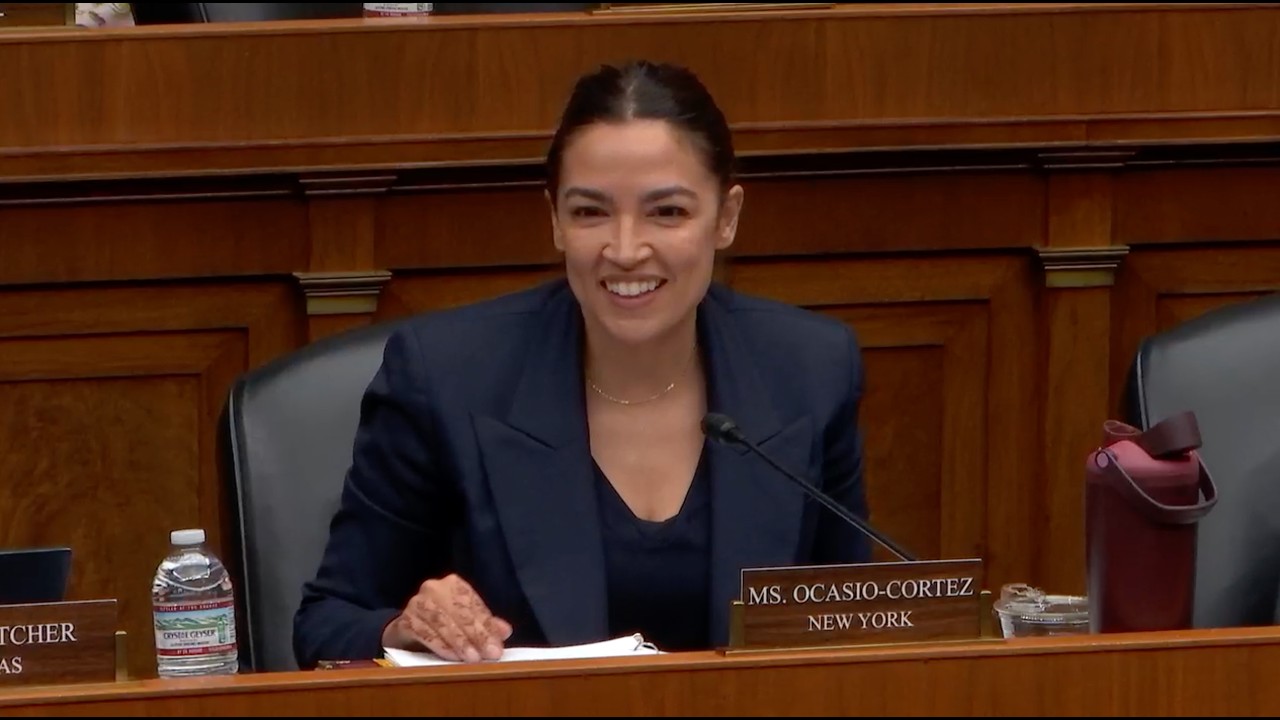 Член Палаты представителей AOC предлагает законопроект об ограничении вознаграждений для представ...