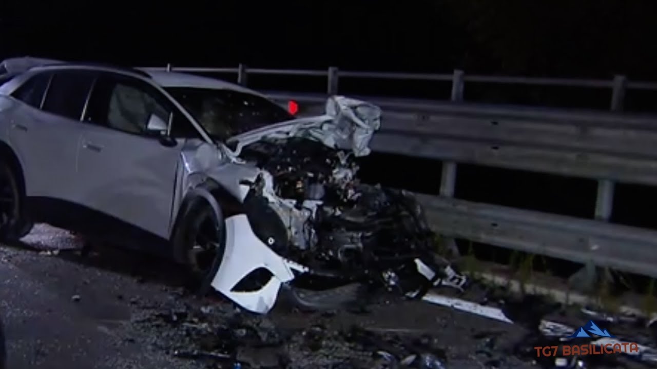 TG7 Basilicata News. Incidente sulla Potenza-Melfi, morti tre tifosi