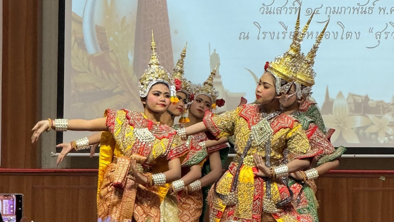 ระบำมาตรฐาน ม1-3 ระบำย่องหงิด เครือข่ายฯเมืองสุรินทร์5 รองชนะเลิศอันดับ1 โรงเรียนบ้านโสน(พิทยศึกษา) 