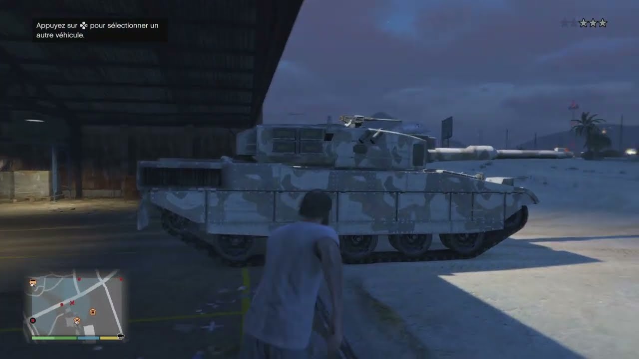 Trevor s'amuse avec son jouet préféré