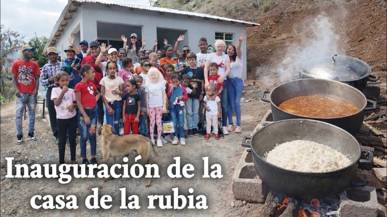 Un campo completo vino donde LA RUBIA para la inauguración de la casa