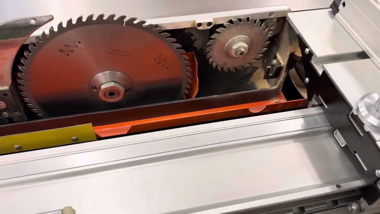 Maksiwa 1600 sliding table saw blade access