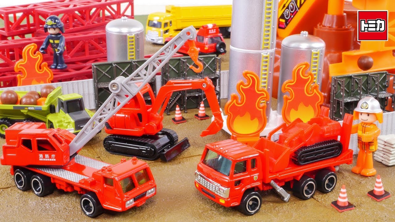 レーシングタイヤの消防トラックトミカ降臨！  特別仕様トミカ レスキュービークルセット 朱  ／ Tomica special model set