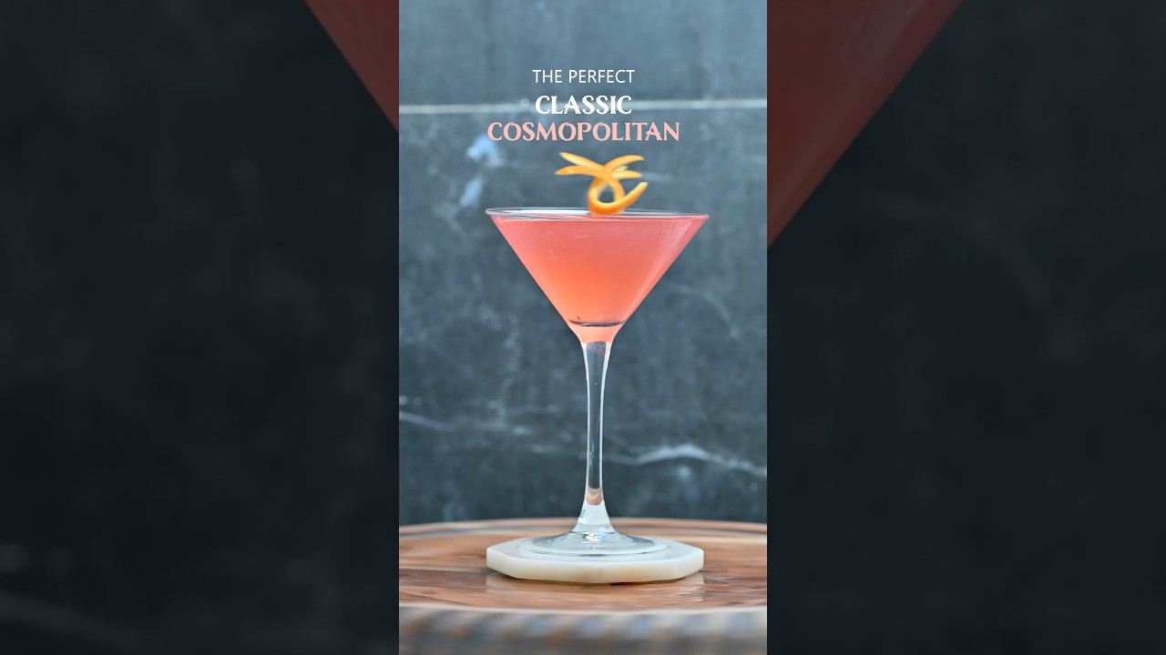 The perfect Cosmo🍸😍 😋 #cocktailtime #cosmopolitan #cointreau #limejuice #cranberry
