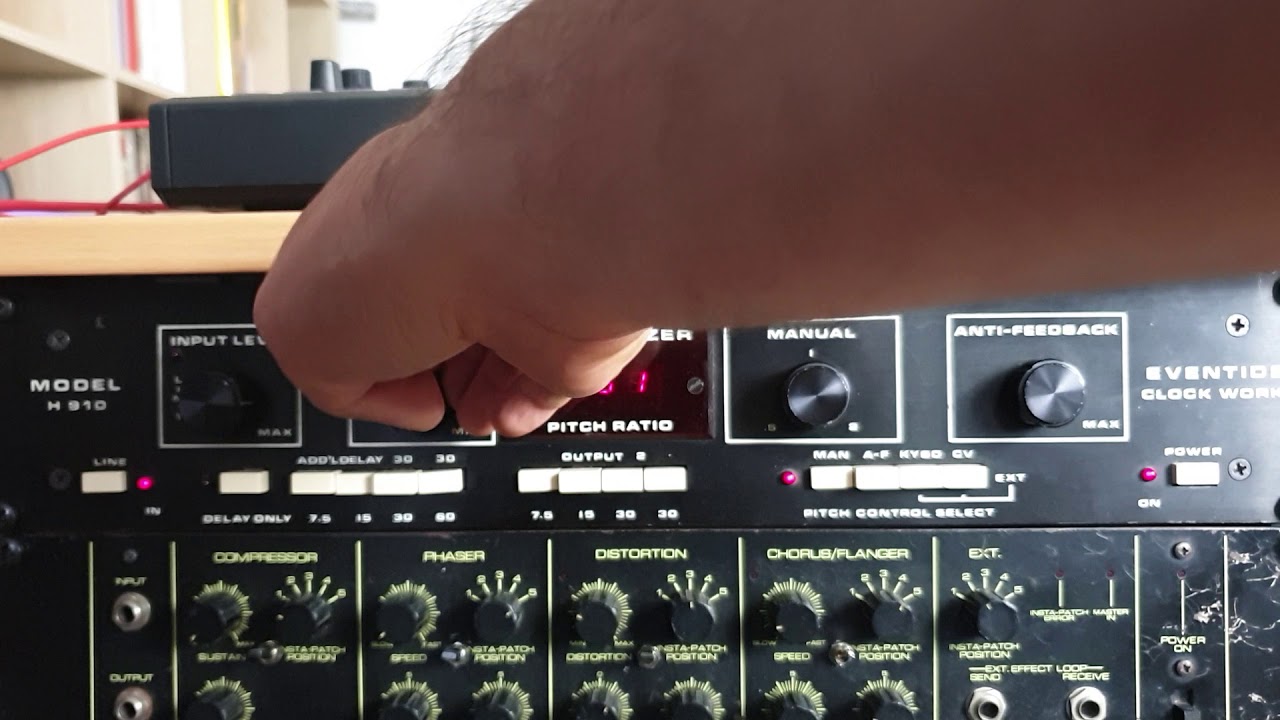 ROLAND Tr909 DrumMachine Techno Clap in Eventide H910 Harmonizer
