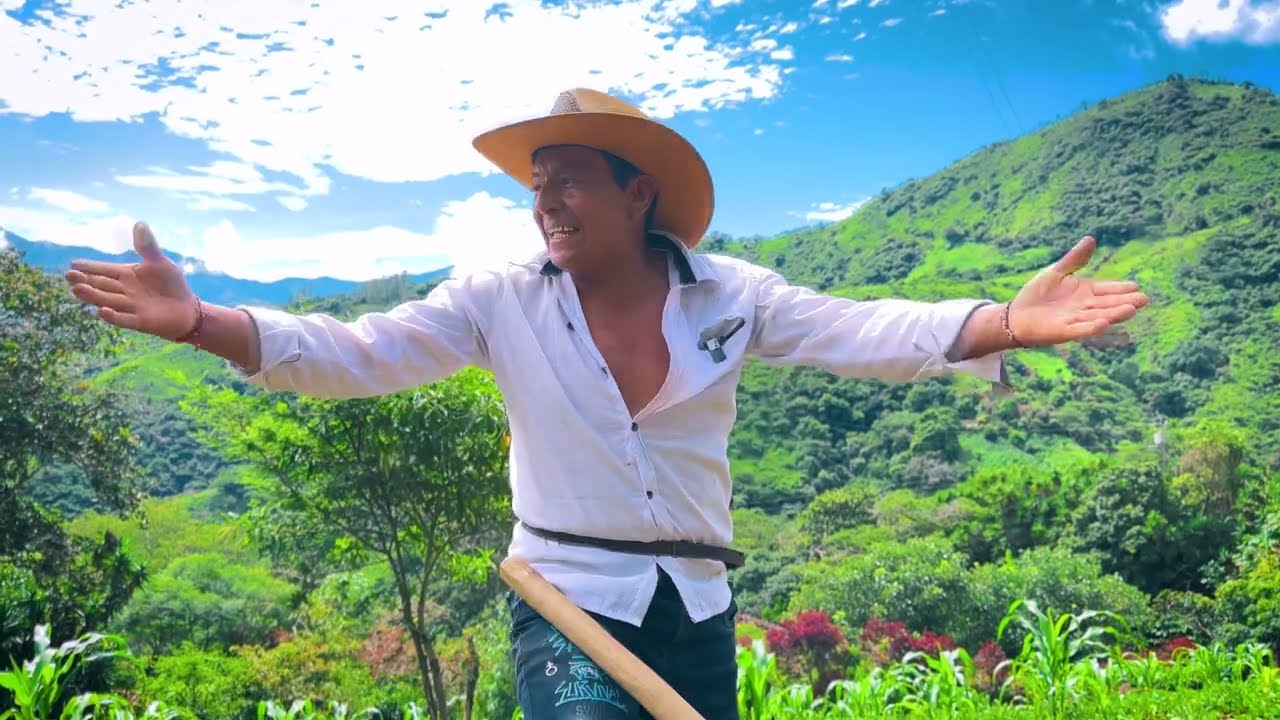 Una Soltera para enamorarnos y trabajar aquí en el campo 👨🏼‍🌾